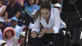 Všetky oči na ňu. Federera postavila do pozoru rozhodkyňa