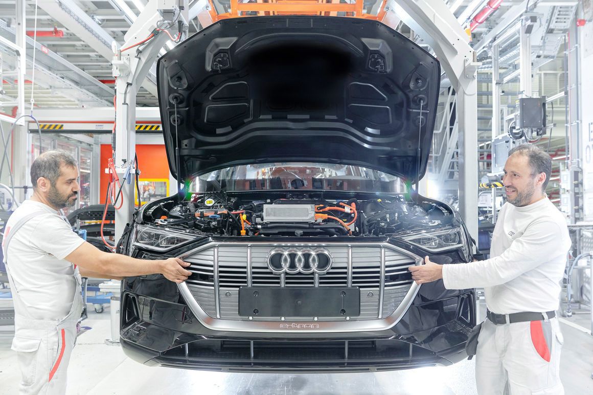 Sláva elektrického SUV Audi e-tron netrvala...