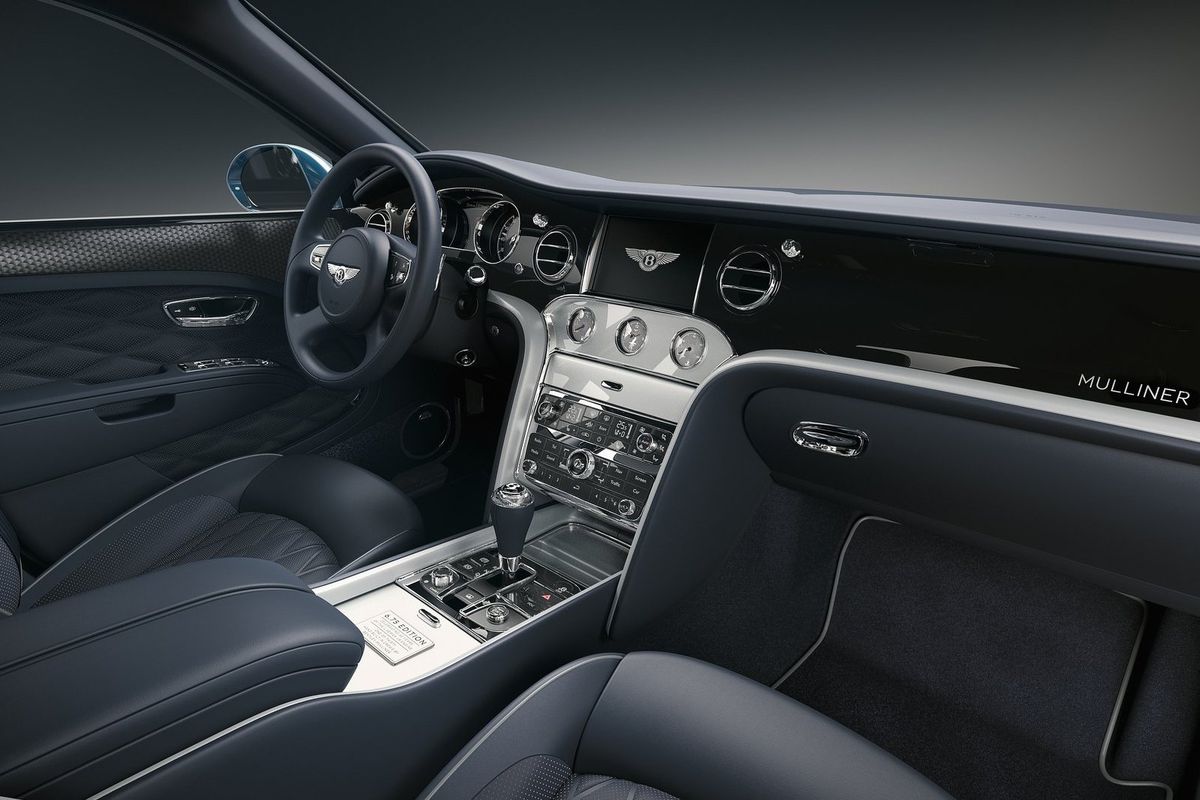 Interiér odkazuje množstvom detailov na...