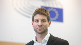 Šimečka: Vláda mala pomoc pripraviť skôr. Vyhovárať sa na Brusel je nemiestne