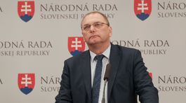 Spor o mýto eskaluje, Vážny podal trestné oznámenie