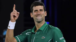 Djokovič vyradil uboleného Federera. Klobúk dole, chválil legendu