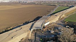 Násyp diaľnice D4 je dostatočne pevný. Stále mu však hrozí zbúranie