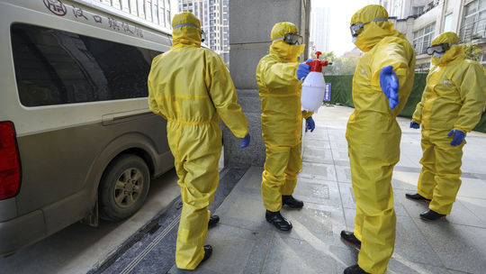 FBI sa prikláňa k názoru, že koronavírus pochádza z čínskeho laboratória