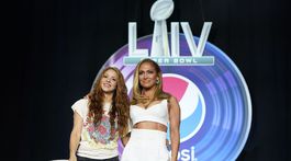 Speváčky Jennifer Lopez (vpravo) a Shakira.