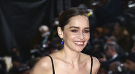 Herečka Emilia Clarke prichádza na vyhlásenie cien BAFTA. 