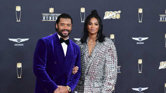 Hráč NFL Russell Wilson a jeho tehotná manželka...