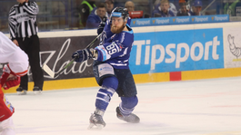 Loptu si môžete kopať kdekoľvek. S hokejom je to zložitejšie