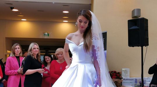 Modelka počas svadobnej výstavy v trenčianskom...