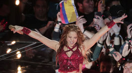 Shakira odštartovala vystúpenie v prestávke Super Bowl.
