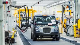 Británia chce zakázať spaľovacie motory. Predstavitelia autopriemyslu sú v šoku