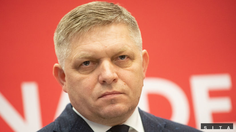 Predseda strany SMER-Robert Fico počas tlačovej...