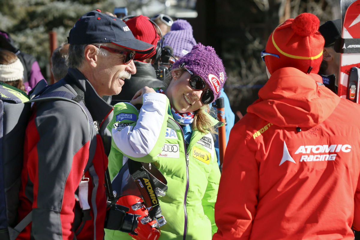 Mikaela Shiffrinová a jej otec Jeff (vľavo)...