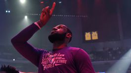 LeBron exceloval, fanúšikovia vzývali Bryanta. Harden previedol šou 