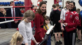 Vojvodkyňa Kate neváhala a zapojila sa aj do hry s detskými členmi boxerského klubu Bulldogs v južnom Walese.