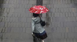 Juhovýchod Austrálie zasiahli dažde, západ sa pripravuje na cyklón