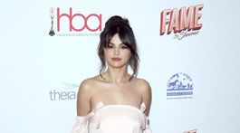 Speváčka Selena Gomez prišla v šatách z dielne Patou.