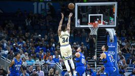 Antetokounmpo bol blízko k triple double. Darilo sa aj Lakers 