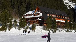 Hotely môžu prijímať hostí, no bez stravy