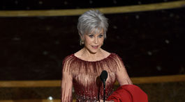 Herečka Jane Fonda prišla odovzdať cenu pre najlepší film roka. 