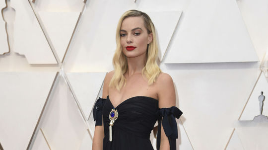 Herečka Margot Robbie v kreácii Chanel Haute...