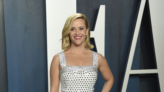 Herečka Reese Witherspoon v kreácii Dolce &...
