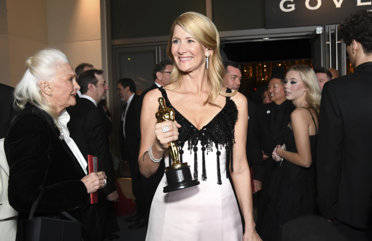 Oscar 2020: Laura Dern so soškou Oscara.