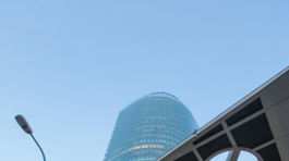 Bankám klesol zisk ku koncu júla o viac ako polovicu