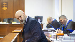 Kauza zmenky: Písmoznalkyňa si je istá, že Ruskove podpisy vznikli po roku 2013