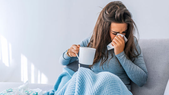 Pre chrípku zatvorili takmer 800 škôl, chorobnosť stúpa. Hygienici vysvetlili, kedy počty chorých začnú klesať