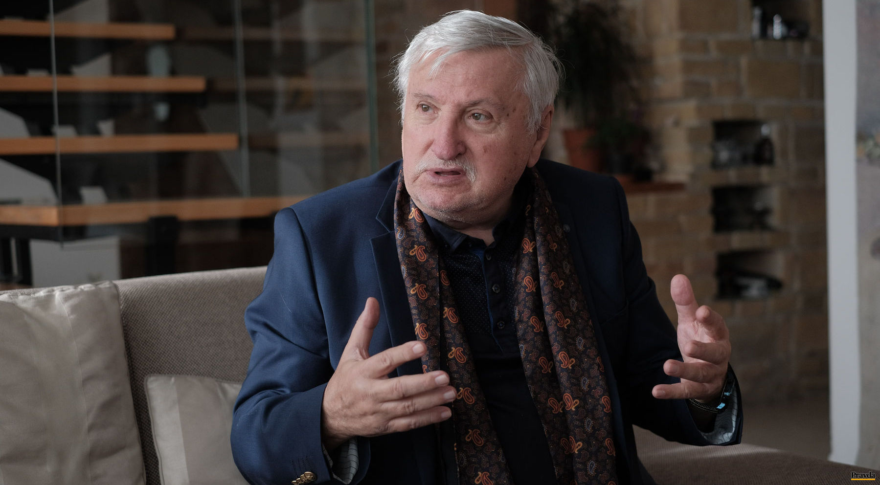 Básnik Kamil Peteraj