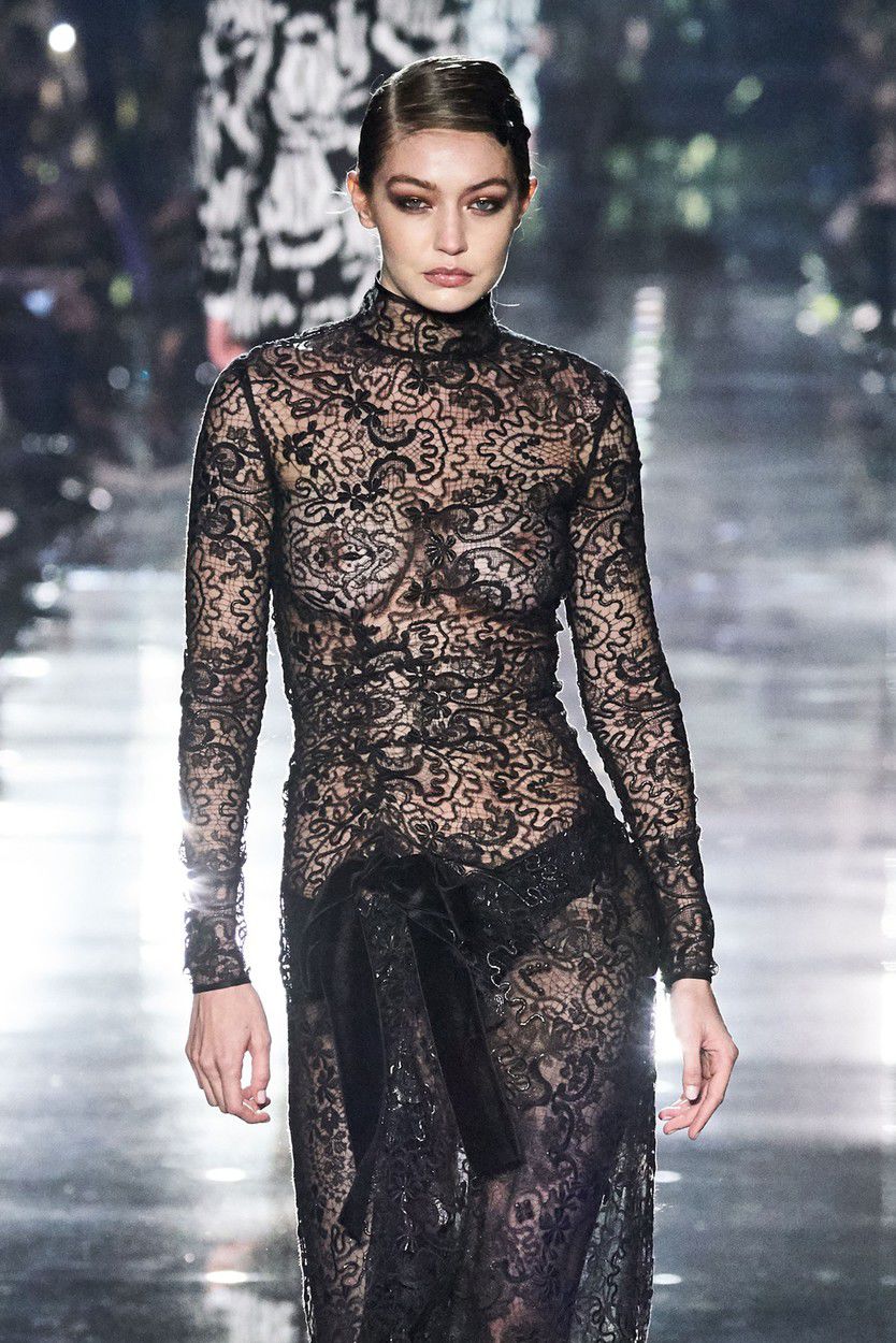 Topmodelka Gigi Hadid na prehliadke dizajnéra...