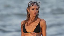 Exmilenka Cyrusovej a Stewartovej v bikinách: A kam sa podeli krivky?!