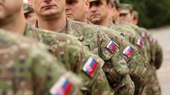 Ako vyzeralo cvičenie politikov na Generálnom štábe? Poslanci boli s vojakmi tri hodiny