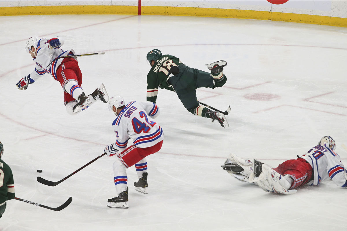 Momentka zo zápasu New York Rangers - Minnesota...
