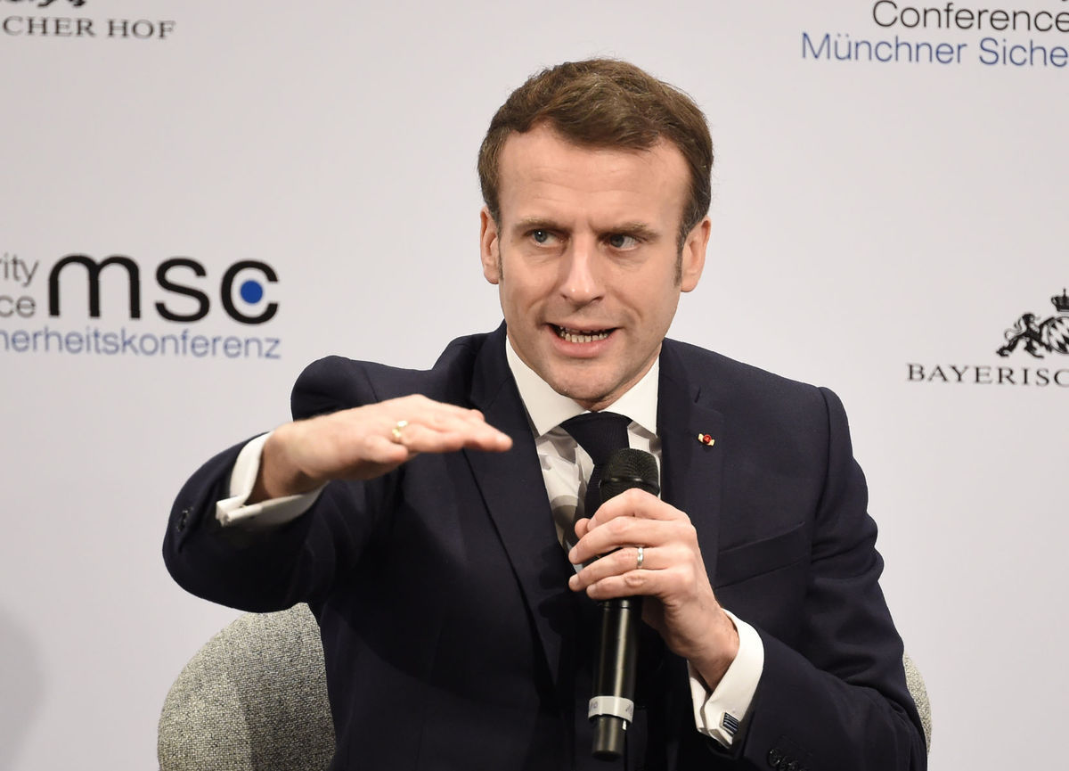 Francúzsky prezident Emmanuel Macron počas...