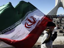 Irán USA Rúhání revolúcia islamská výročie oslavy vlajka