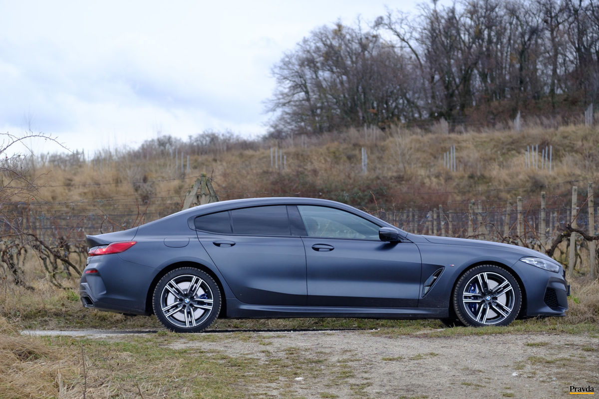 BMW M850i meria úctyhodných 5 082 mm.