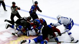 Černák zacítil krv Paláta. Rozpútal melu, zranil Rantanena 