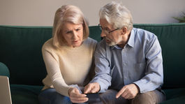 Penzistom musí zostať pri zrážkach z penzie životné minimum