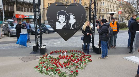 Zavraždeného Kuciaka a jeho snúbenicu si pripomenuli opoziční politici aj pozostalí