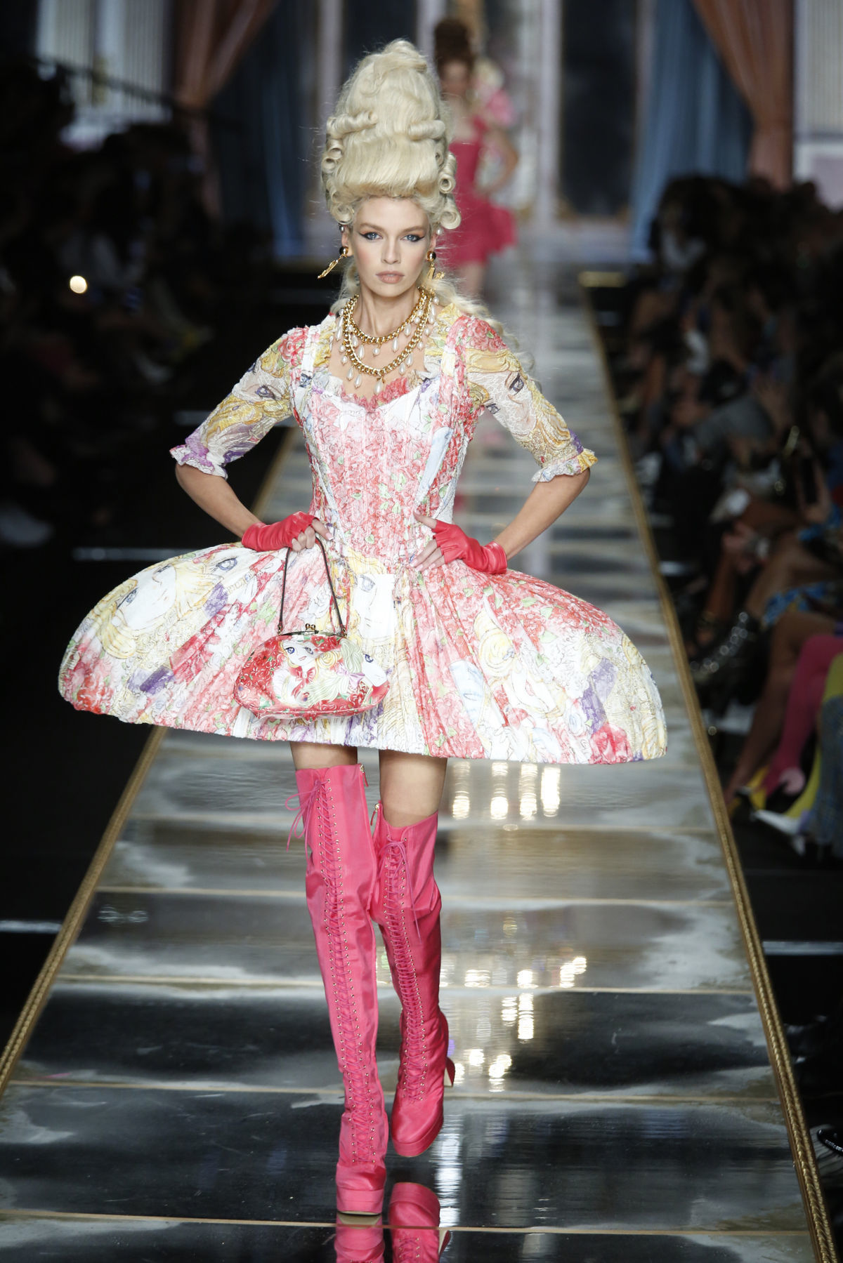 Modelka Stella Maxwell na milánskej prehliadke...