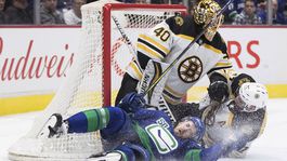 Boston s debaklom. Halák dostal za desať minút tri góly