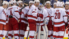 Americký sen. Rolbár šiel na ľad z útrob štadióna a vychytal triumf v NHL