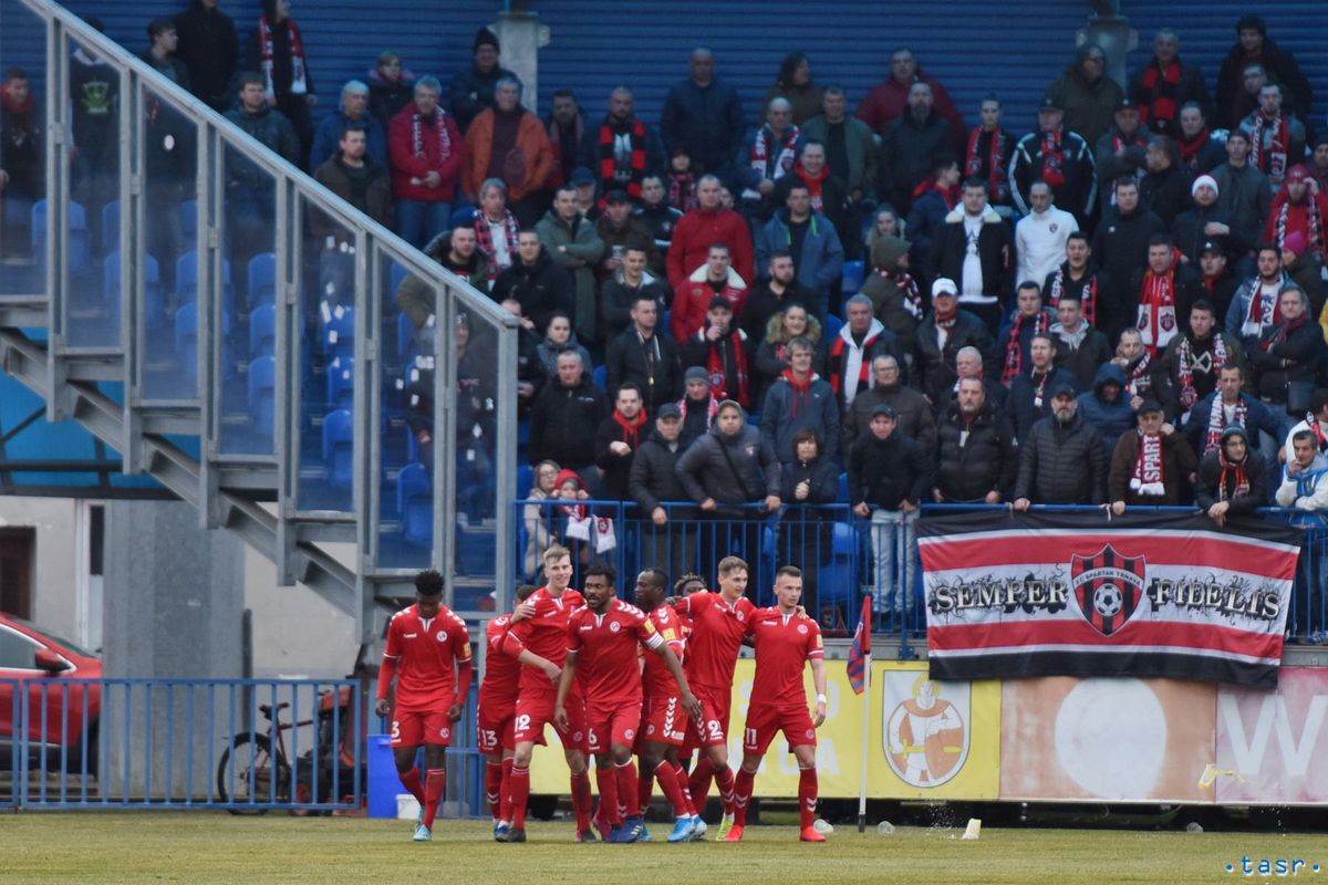 Gólová radosť hráčov Senice v zápase s Trnavou.