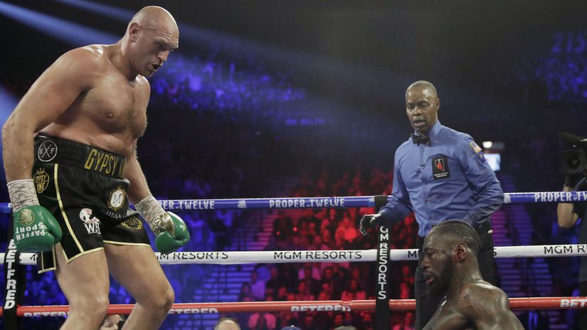 Momentka zo zápasu Tyson Fury - Deontay Wilder.