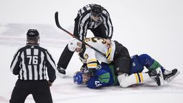 Bitka obrov. Chára zložil na ľad dlháňa z Vancouvru