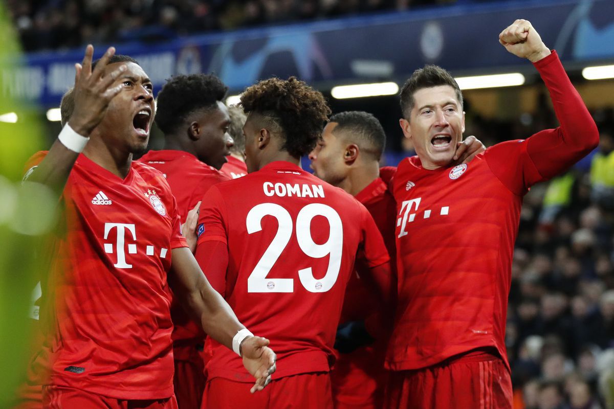 Oslava hráčov Bayernu po góle proti Chelsea.