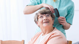 Ak poberáte príspevok na opatrovanie a ste poistencom štátu, nemôžete zároveň pracovať