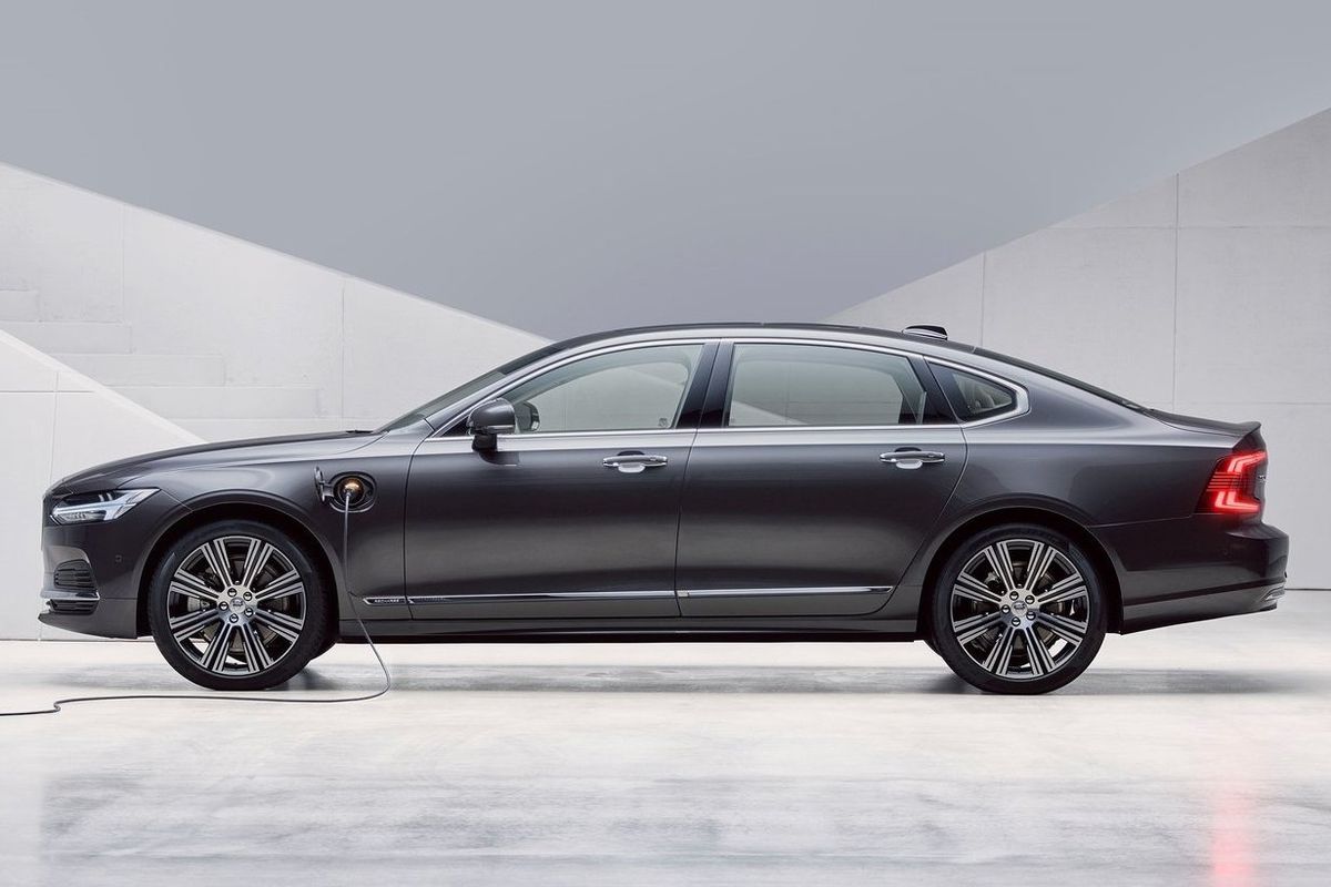 Plug-inhybridné verzie doplnia nové...